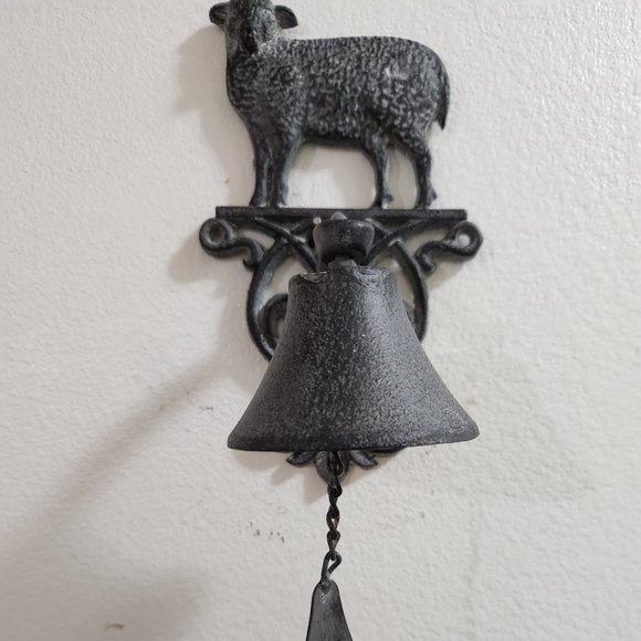 Farmhouse Cast Iron Sheep Dinner Bell - Home Decor - Wall Hanging - Picture 1 of 3